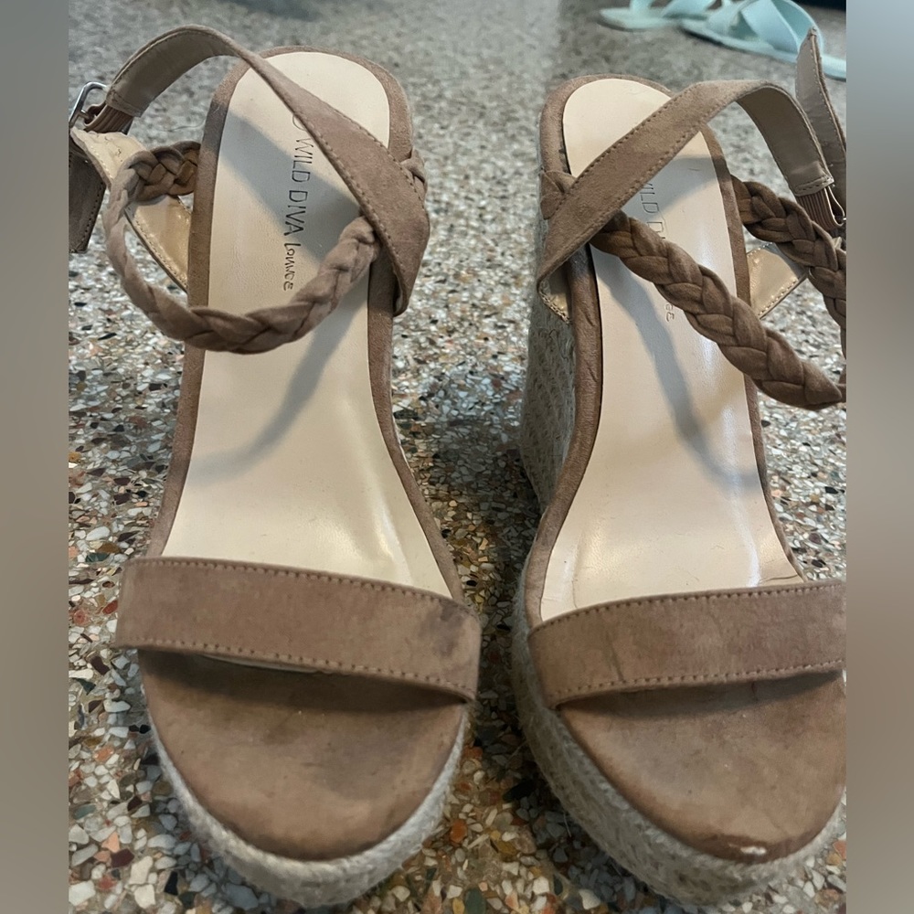 Tan braided wedges